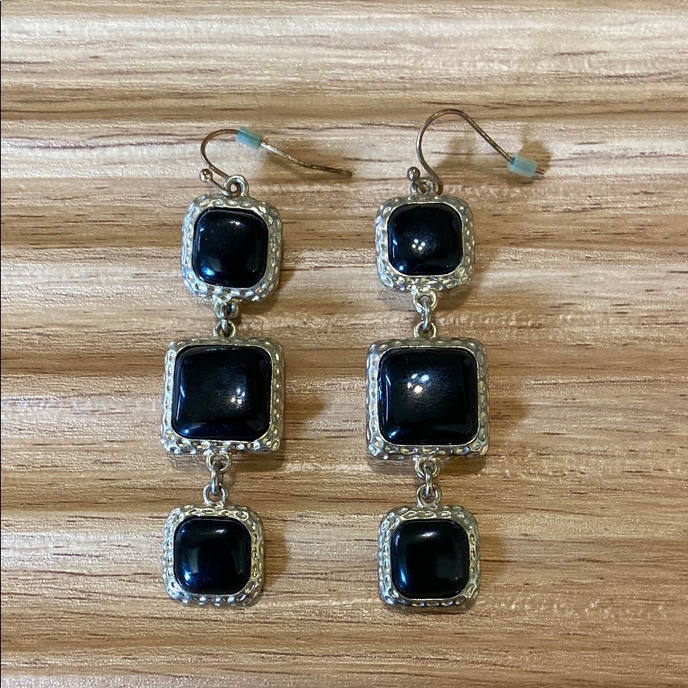 💙2/$5 Black & Gold Earrings